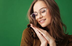 Brillen-Styles für das erste Date